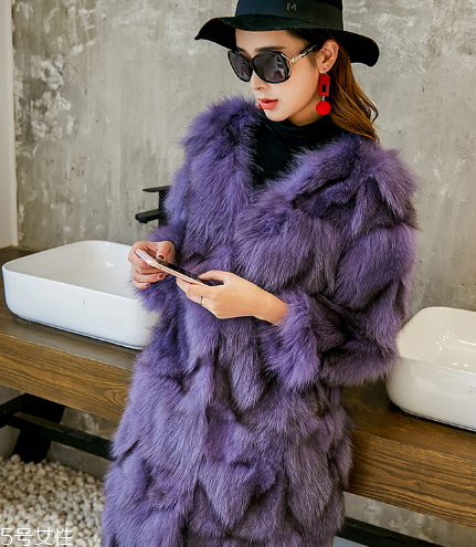 皮草會(huì)越穿越大嗎？皮草尺碼要這樣選