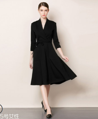 年會(huì)穿什么衣服合適？搶鏡年會(huì)小禮服最佳