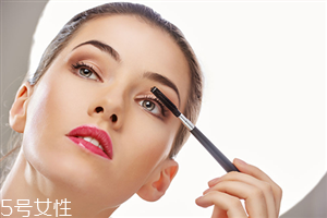 睫毛膏保質(zhì)期一般是多久？過期的睫毛膏還能這樣用