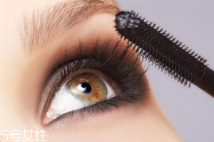睫毛膏暈妝是什么原因？化妝手法很重要