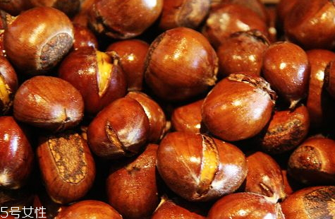 烤箱烤板栗需要的溫度和時間 烤箱烤板栗注意事項 烤箱烤板栗需要的溫度和時間 烤箱烤板栗注意事項