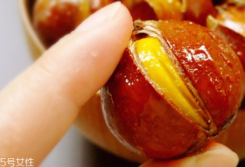 烤箱烤板栗需要的溫度和時間 烤箱烤板栗注意事項 烤箱烤板栗需要的溫度和時間 烤箱烤板栗注意事項