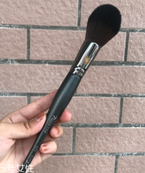 散粉刷該如何清洗？勿用堿性洗滌劑