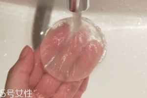 硅膠粉撲怎么清洗？勿用熱水洗