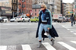 藍(lán)色皮草怎么搭配？盡顯高貴迷人氣質(zhì)