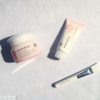 悅詩(shī)風(fēng)吟素顏霜怎么樣？悅詩(shī)風(fēng)吟小心機(jī)面霜評(píng)測(cè)