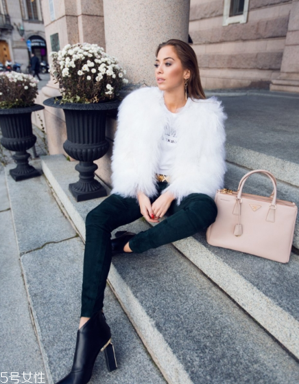 白色皮草怎么搭配？專屬于冬季的圣潔女神范兒