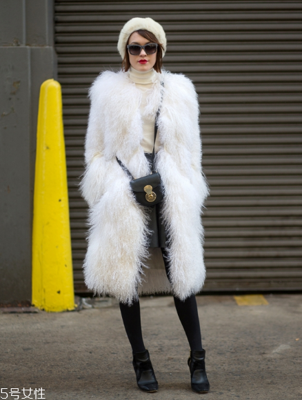 白色皮草怎么搭配？專屬于冬季的圣潔女神范兒