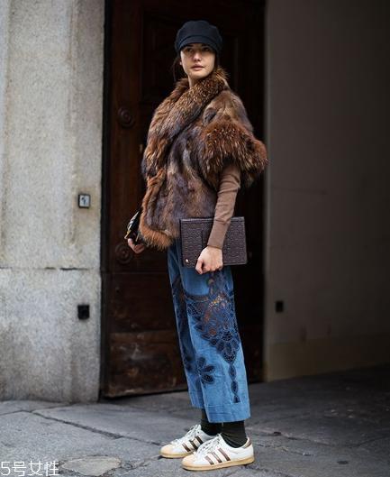 棕色皮草怎么搭配？這樣穿復(fù)古又有氣質(zhì)