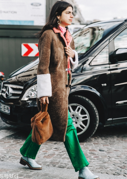 棕色皮草怎么搭配？這樣穿復(fù)古又有氣質(zhì)