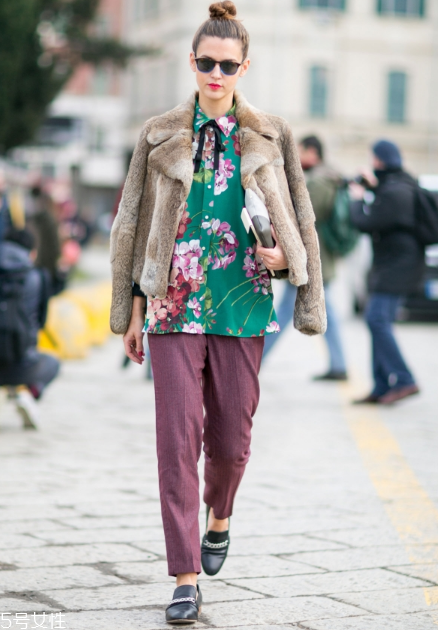 棕色皮草怎么搭配？這樣穿復(fù)古又有氣質(zhì)