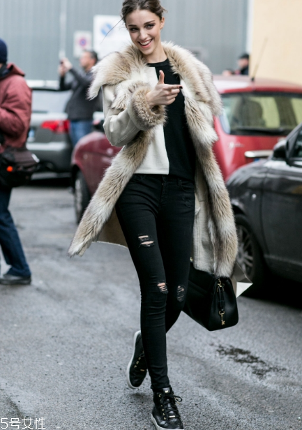 棕色皮草怎么搭配？這樣穿復(fù)古又有氣質(zhì)