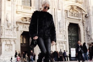 黑色皮草怎么搭配好看？教你凹足造型感