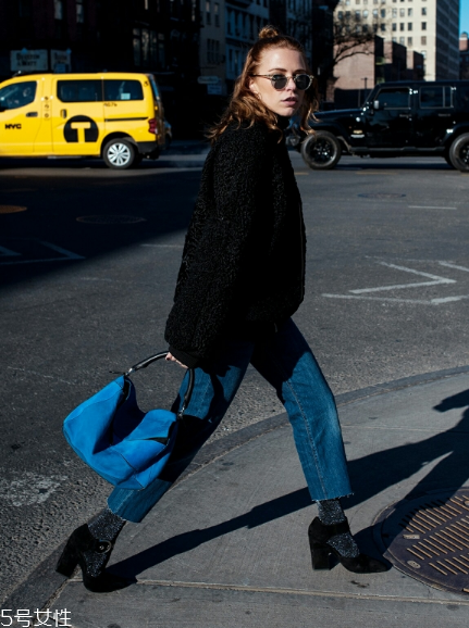 黑色皮草怎么搭配好看？教你凹足造型感