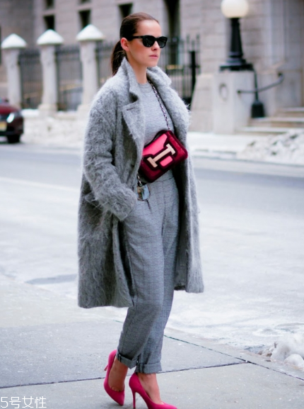 灰色皮草怎么搭配？這樣就能輕松駕馭