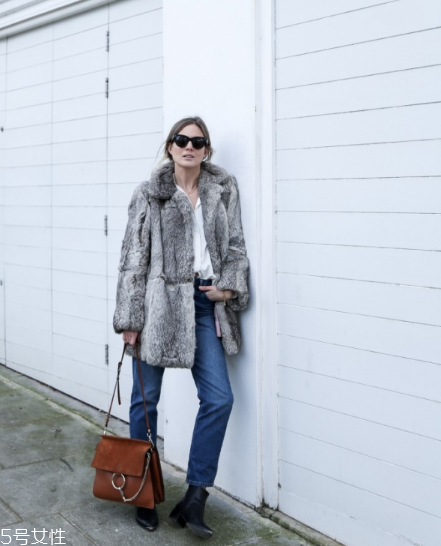 灰色皮草怎么搭配？這樣就能輕松駕馭