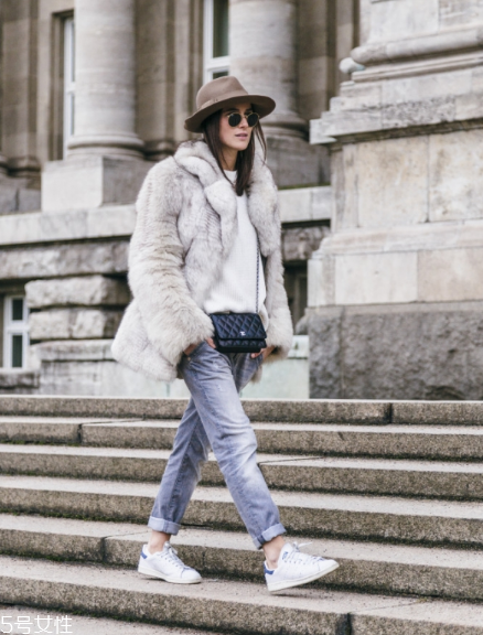 灰色皮草怎么搭配？這樣就能輕松駕馭