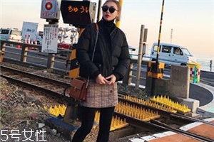 小個(gè)子女生適合什么款式棉服？打造冬日浪漫情緣