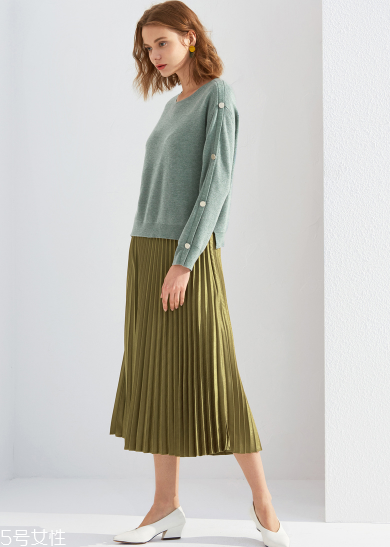 百褶裙什么顏色好看？百變女神就是你