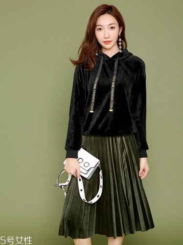 百褶裙什么顏色好看？百變女神就是你