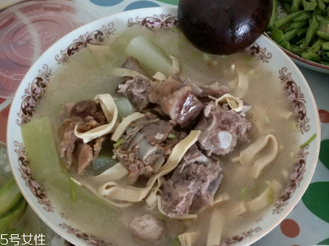 咸豬蹄怎么做好吃 咸豬蹄的美味食譜 咸豬蹄怎么做好吃 咸豬蹄的美味食譜