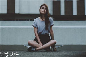 2018流行什么款式板鞋？超火的板鞋款式大盤點(diǎn)