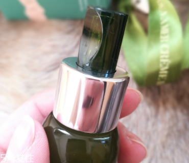 海藍(lán)之謎去皺精華用多久能見效？至少3個月