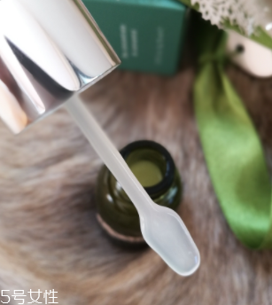 海藍(lán)之謎去皺精華用多久能見效？至少3個月