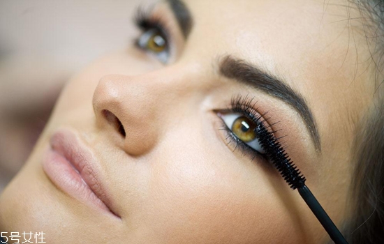 睫毛膏暈妝是什么原因？化妝手法很重要
