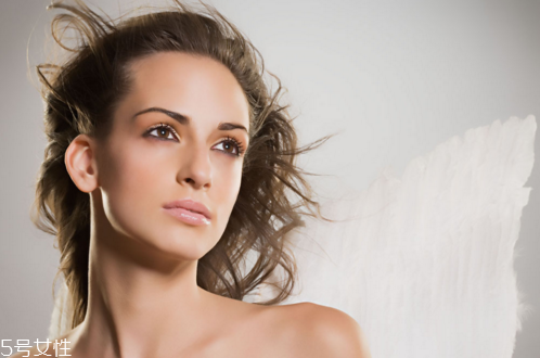 睫毛長(zhǎng)到眼睛里怎么辦？睫毛是毛發(fā)中壽命最短的