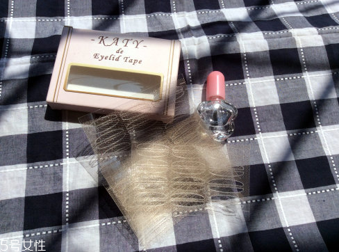 蕾絲雙眼皮貼先化妝嗎？蕾絲雙眼皮貼怎這樣用