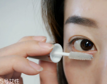 睫毛增長(zhǎng)液可以用于眉毛嗎？睫毛增長(zhǎng)液還可以涂頭發(fā)