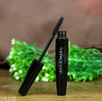 菲詩(shī)小鋪睫毛膏好用嗎？刷睫毛膏要注意這些