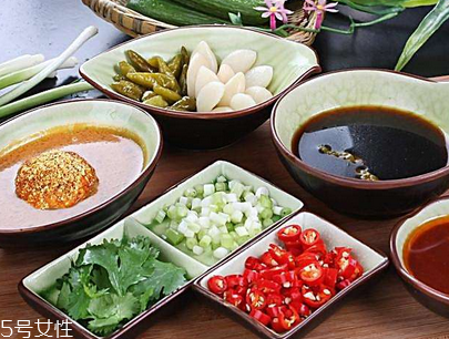 一頓火鍋等于10碗米飯嗎 火鍋熱量大 一頓火鍋等于10碗米飯嗎 火鍋熱量大