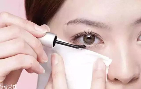 睫毛膏暈妝是什么原因？化妝手法很重要