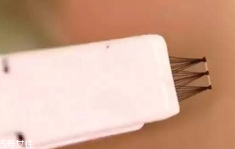 睫毛訂書機是什么？這十款睫毛膏讓你輕松放大雙眼