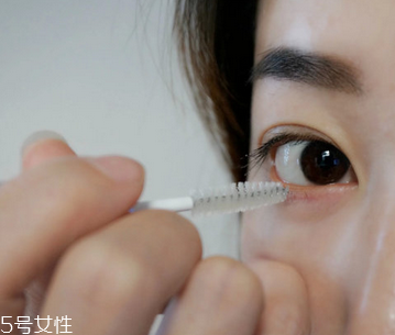 睫毛增長(zhǎng)液可以用于眉毛嗎？睫毛增長(zhǎng)液還可以涂頭發(fā)