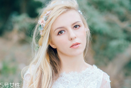 睫毛增長(zhǎng)液可以用于眉毛嗎？睫毛增長(zhǎng)液還可以涂頭發(fā)