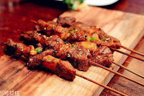 烤箱烤雞肉串溫度時(shí)間 烤箱烤雞肉注意事項(xiàng) 烤箱烤雞肉串溫度時(shí)間 烤箱烤雞肉注意事項(xiàng)