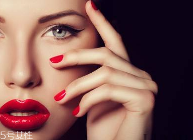 眼線貼怎么貼？教你畫出漂亮的眼線