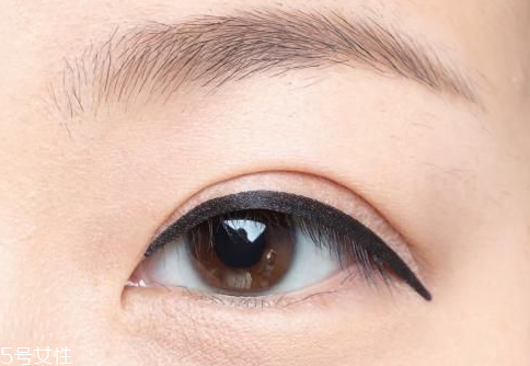 眼線貼怎么貼？教你畫出漂亮的眼線