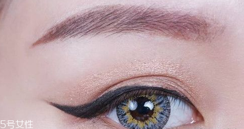 眼線貼怎么貼？教你畫出漂亮的眼線