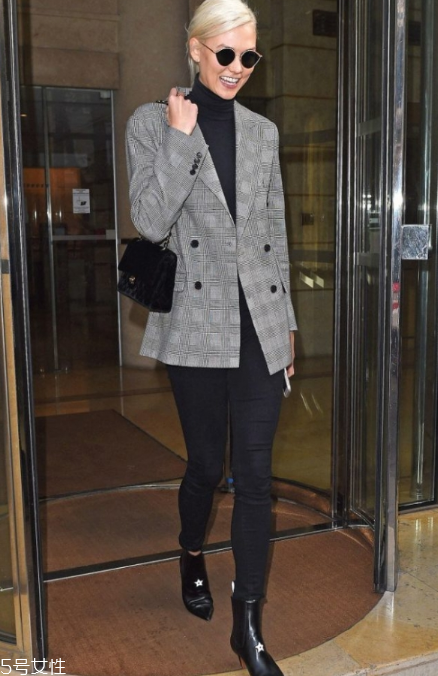 黑色高領(lǐng)毛衣怎么搭配？混搭出時(shí)髦著裝