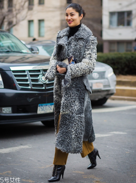 皮草搭配什么褲子好看？打造冬日新時(shí)尚