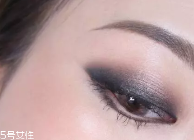 單眼皮眼妝雷區(qū)有哪些？切忌濃妝艷抹
