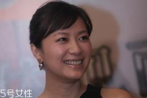 皮膚黑怎么選粉底？至少用兩種色號(hào)