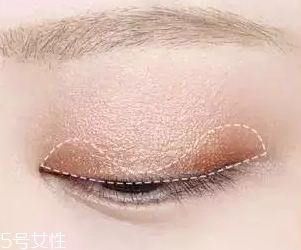 皮膚黑怎么選粉底？至少用兩種色號(hào)