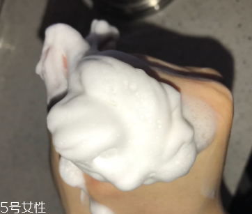 LA MER潔面泡沫為什么泡沫不多？要注意使用手法