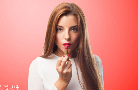 嘴唇干裂脫皮可以用蜂蜜嗎？滋潤(rùn)唇部小妙招