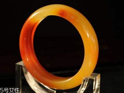 黃龍玉手鐲多少錢(qián)？這個(gè)種類(lèi)的價(jià)值最貴